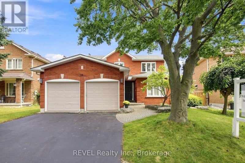 28 Falstaff Crescent, Whitby (Rolling Acres), Ontario, L1R1W3, Whitby (Rolling Acres), Ontario — photo 1 of 5