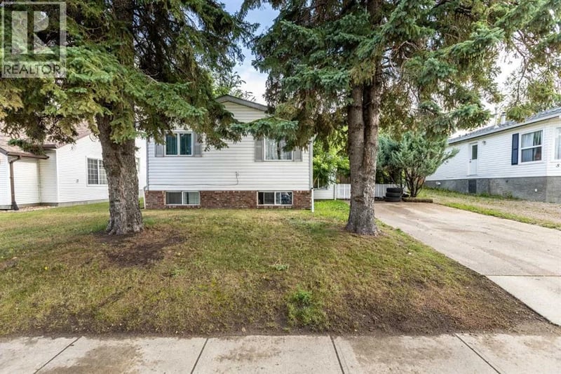 5115 48 Avenue, Sylvan Lake, Alberta, T4S1G6, Sylvan Lake, Alberta — photo 1 of 5