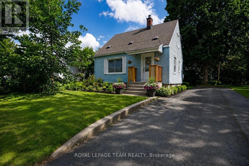 283 Anna Avenue, Ottawa, Ontario, K1Z7V5, Ottawa, Ontario — photo 1 of 5