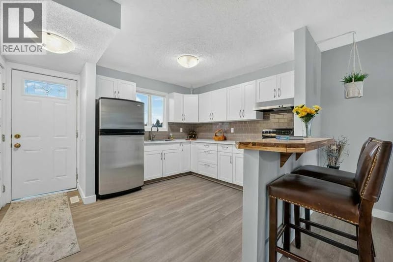 3046 32A Avenue Southeast, Calgary, Alberta, T2B0J3, Calgary, Alberta — photo 1 of 5