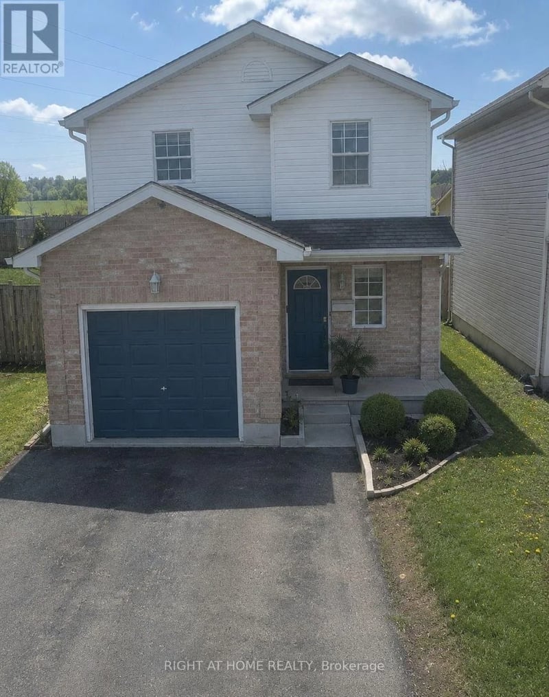 #Room 1 33 Phair Crescent, London South (South J), Ontario, N5Z5B5, London South (South J), Ontario — photo 1 of 5