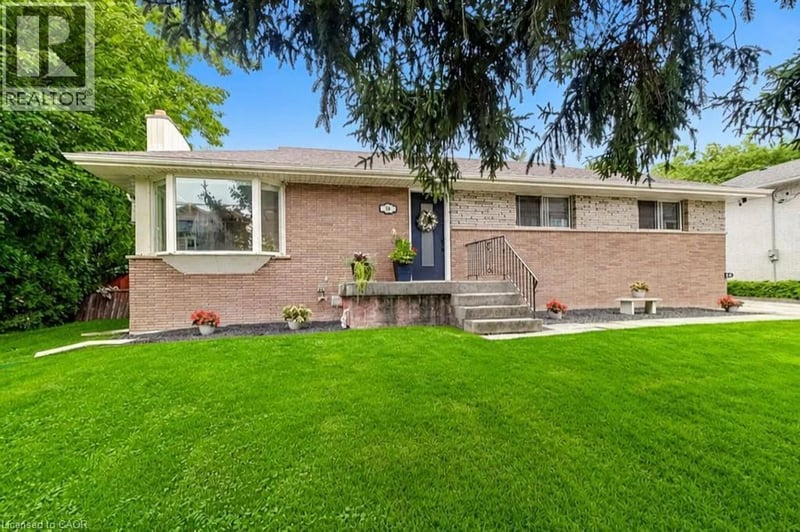 56 BARTON Street, Waterdown, Ontario, L0R2H0, Waterdown, Ontario — photo 1 of 5