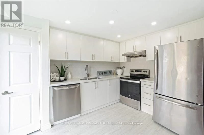 733 Parkview Crescent, Cambridge, Ontario, N3H5A1, Cambridge, Ontario — photo 1 of 5