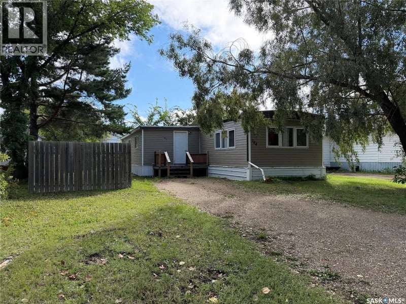 104 4th AVENUE, Melfort, Saskatchewan, S0E1A0, Melfort, Saskatchewan — photo 1 of 5
