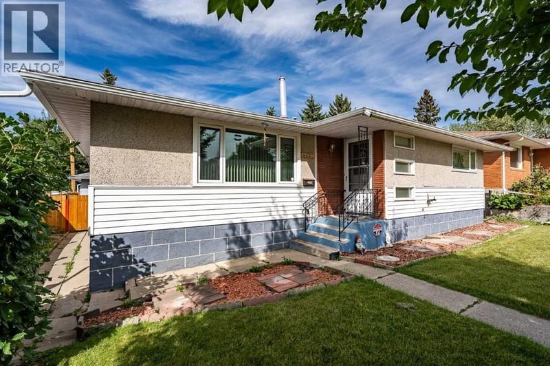 4327 19 Street Northwest, Calgary, Alberta, T2L2B8, Calgary, Alberta — photo 1 of 5