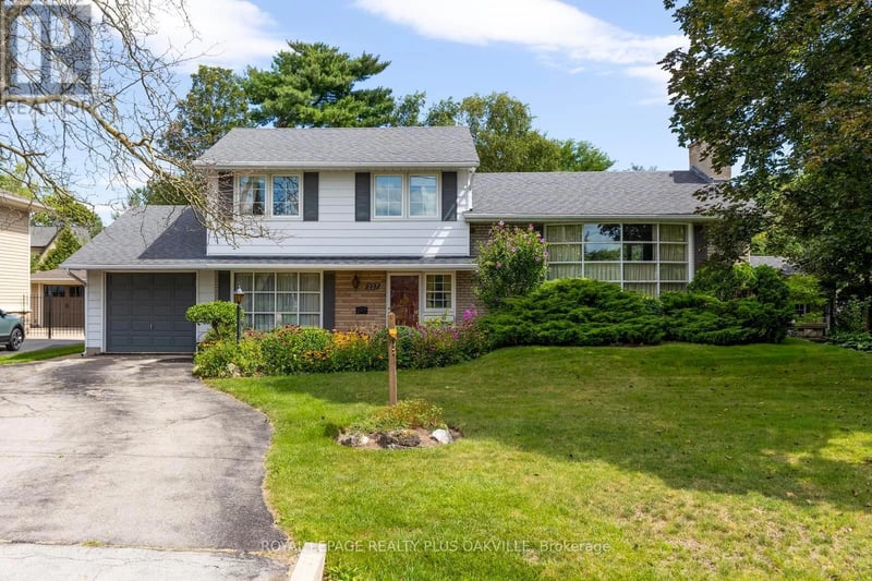 227 Sandwell Drive, Oakville (SW Southwest), Ontario, L6L4P3, Oakville (SW Southwest), Ontario — photo 1 of 5
