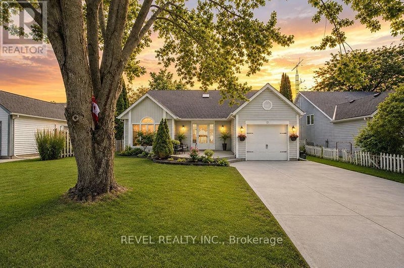61 Leslie Avenue, Norfolk (Port Dover), Ontario, N0A1N4, Norfolk (Port Dover), Ontario — photo 1 of 5