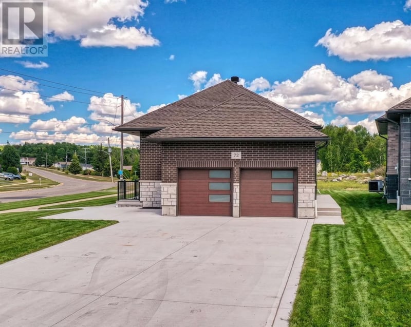 72 McLaren CRES, Elliot Lake, Ontario, P5A3M7, Elliot Lake, Ontario — photo 1 of 5