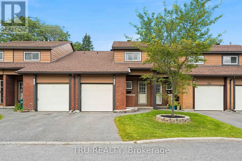 2154 Orient Park Drive, Ottawa, Ontario, K1B4V9, Ottawa, Ontario — photo 1 of 5