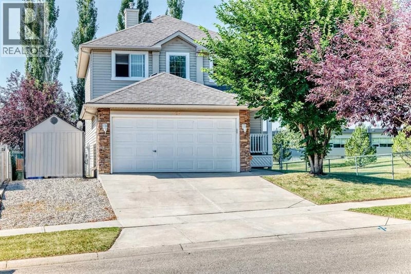 124 WEST LAKEVIEW Drive, Chestermere, Alberta, T1X1J1, Chestermere, Alberta — photo 1 of 5
