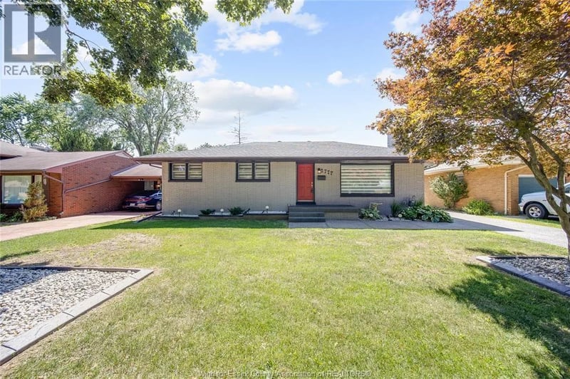 2777 ROCKWELL Boulevard, Windsor, Ontario, N9E2A2, Windsor, Ontario — photo 1 of 5