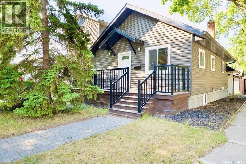 702 29th STREET W, Saskatoon, Saskatchewan, S7L0N1, Saskatoon, Saskatchewan — photo 1 of 5