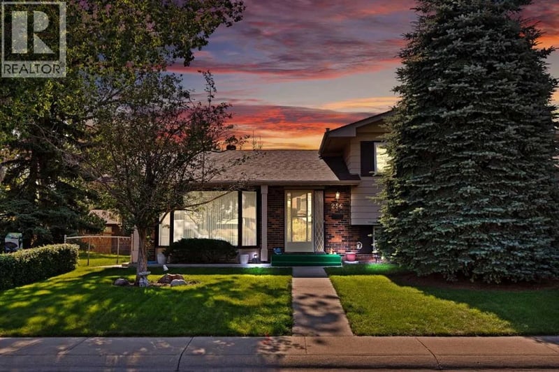 256 Parkwood Close Southeast, Calgary, Alberta, T2J3V9, Calgary, Alberta — photo 1 of 5