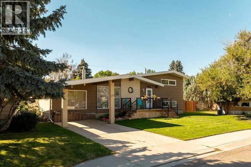 2206 26A Street South, Lethbridge, Alberta, T1K2P5, Lethbridge, Alberta — photo 1 of 5