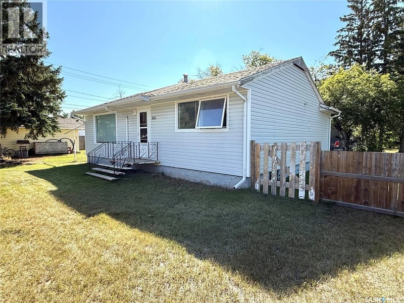 301 26th STREET W, Battleford, Saskatchewan, S0M0E0, Battleford, Saskatchewan — photo 1 of 5