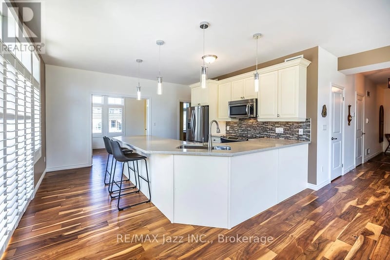 #111 29 Lakewood Crescent, Kawartha Lakes (Bobcaygeon), Ontario, K0M1A0, Kawartha Lakes (Bobcaygeon), Ontario — photo 1 of 5