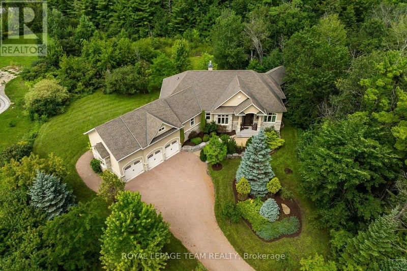 1517 Monaghan Lane, Ottawa, Ontario, K2W1B4, Ottawa, Ontario — photo 1 of 5