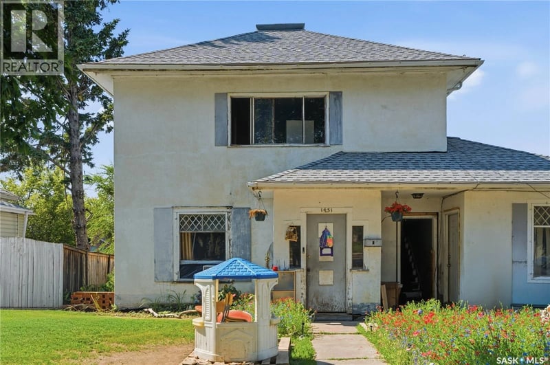 1451 101st STREET, North Battleford, Saskatchewan, S9A1A1, North Battleford, Saskatchewan — photo 1 of 5