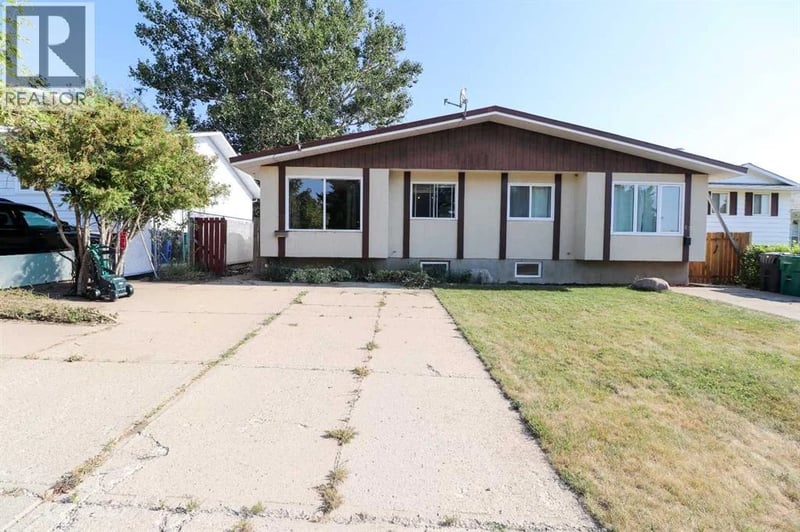71 Laval Boulevard West, Lethbridge, Alberta, T1K4E1, Lethbridge, Alberta — photo 1 of 5