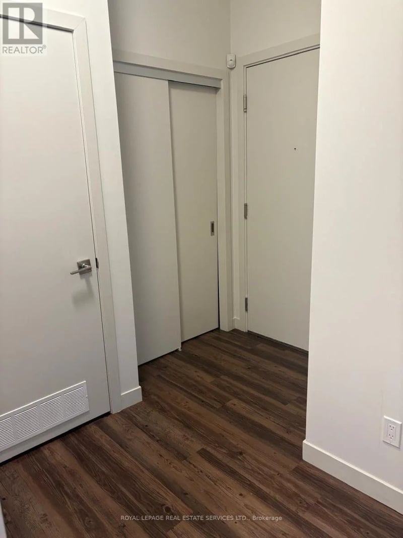 #1406 2081 Fairview Street, Burlington (Freeman), Ontario, L7R0E4, Burlington (Freeman), Ontario — photo 1 of 5