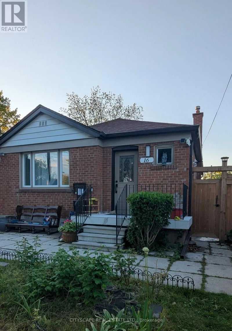 #Basement 16 Melody Road, Toronto (Humberlea-Pelmo Park), Ontario, M9M1C7, Toronto (Humberlea-Pelmo Park), Ontario — photo 1 of 5