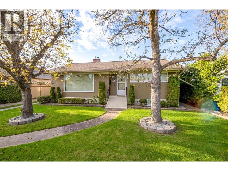 1040 Laurier Avenue, Kelowna, British Columbia, V1Y6B1, Kelowna, British Columbia — photo 1 of 5