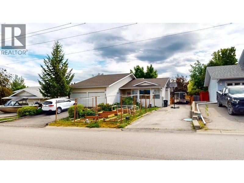 504 30th Avenue South, Cranbrook, British Columbia, V1C6H1, Cranbrook, British Columbia — photo 1 of 5