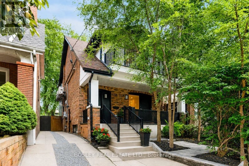 #B 225 Gainsborough Road, Toronto (Woodbine Corridor), Ontario, M4L3C7, Toronto (Woodbine Corridor), Ontario — photo 1 of 5