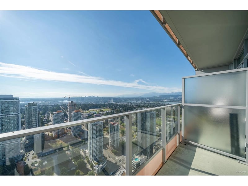 #4807 13495 CENTRAL Avenue, Surrey, British Columbia, V3T0K2, Surrey, British Columbia — photo 1 of 5