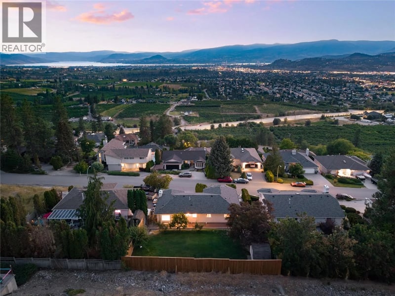 877 Toovey Road, Kelowna, British Columbia, V1X6R2, Kelowna, British Columbia — photo 1 of 5