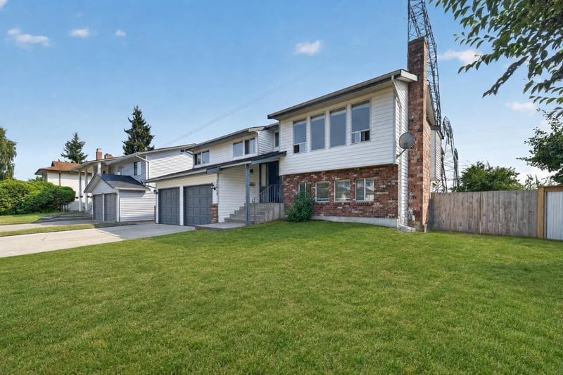 32478 QUALICUM Place, Abbotsford, British Columbia, V2T5A6, Abbotsford, British Columbia — photo 1 of 5