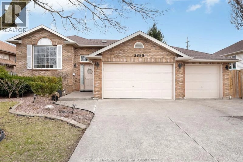 3888 ARISTOTLE Crescent, Windsor, Ontario, N9G2N9, Windsor, Ontario — photo 1 of 5