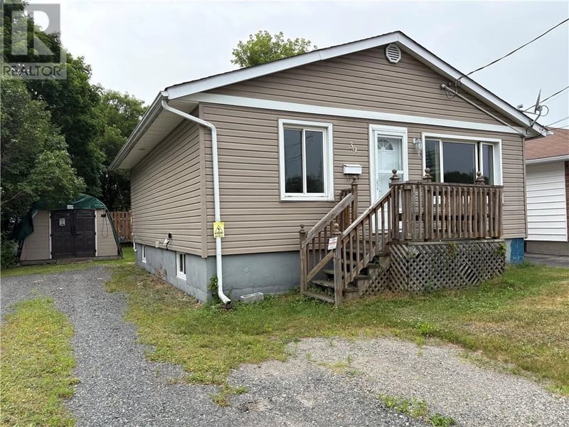 39 Oakwood Avenue, Capreol, Ontario, P0M1H0, Capreol, Ontario — photo 1 of 5