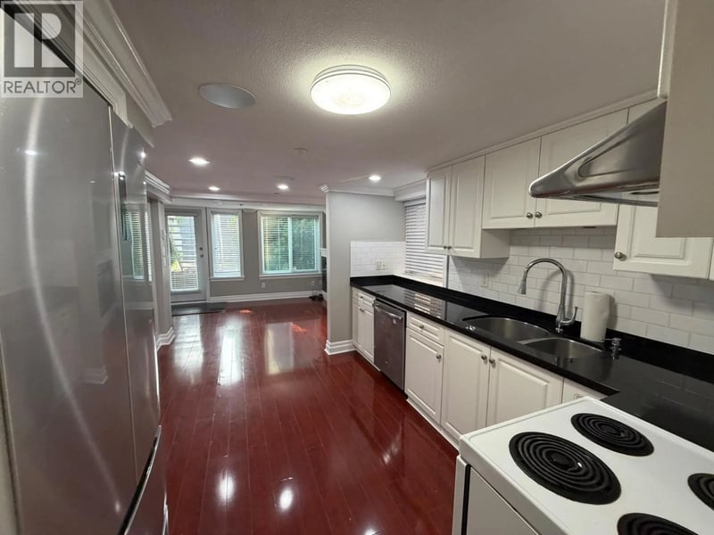 4585 COMMERCIAL Street, Vancouver, British Columbia, V5N4G8, Vancouver, British Columbia — photo 1 of 5