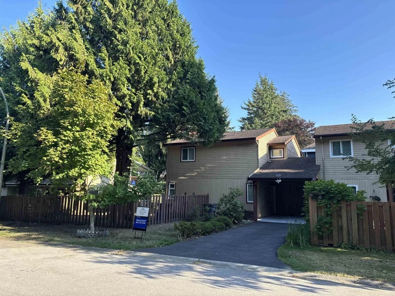 15402 96A Avenue, Surrey, British Columbia, V3R7H2, Surrey, British Columbia — photo 1 of 5