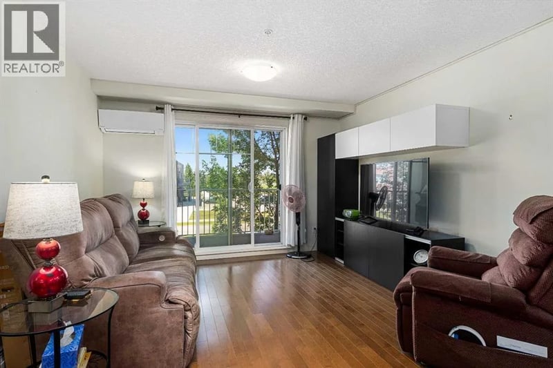 304 Cranberry Park Southeast, Calgary, Alberta, T3M1W2, Calgary, Alberta — photo 1 of 5