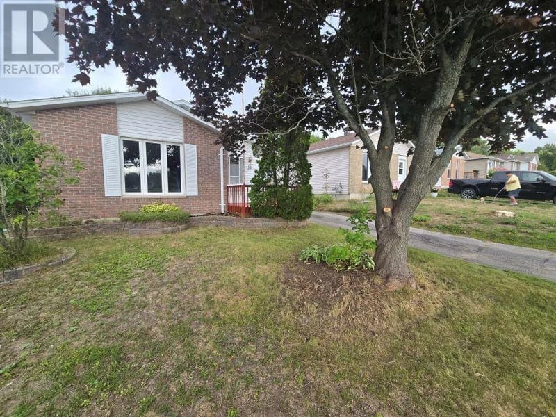58 Taylor BLVD, Elliot Lake, Ontario, P5A3H6, Elliot Lake, Ontario — photo 1 of 5