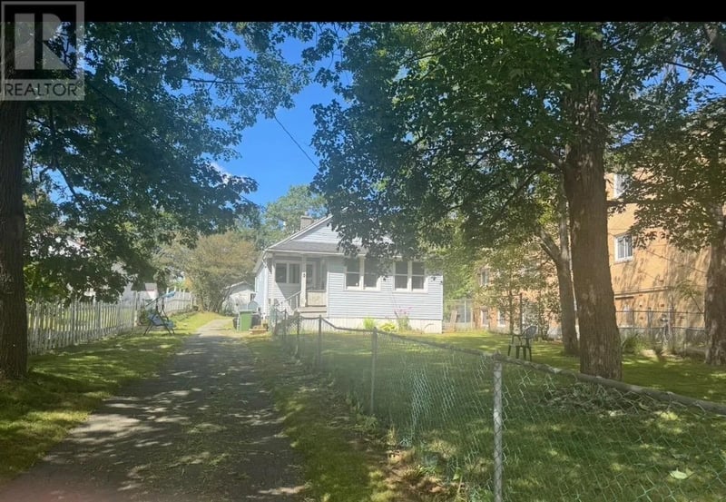 25 Primrose Street, Dartmouth, Nova Scotia, B3A4C4, Dartmouth, Nova Scotia — photo 1 of 5