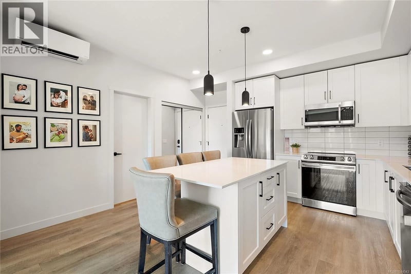 #412 2461 Gateway Road, Langford, British Columbia, V9B6M6, Langford, British Columbia — photo 1 of 5