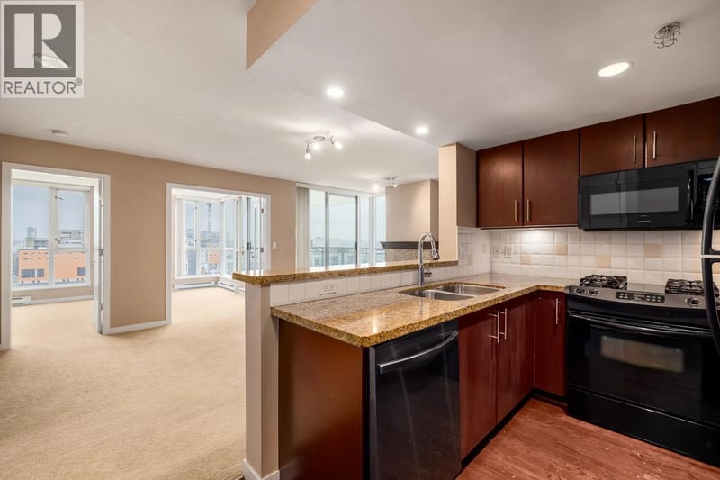 #803 120 MILROSS Avenue, Vancouver, British Columbia, V6A4K7, Vancouver, British Columbia — photo 1 of 5