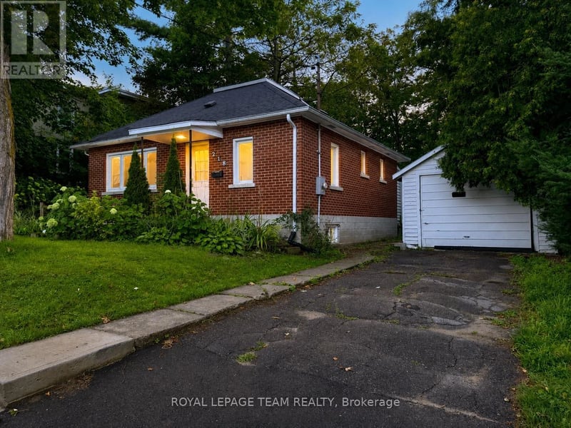 218 Fraser Street, Pembroke, Ontario, K8A1X5, Pembroke, Ontario — photo 1 of 5