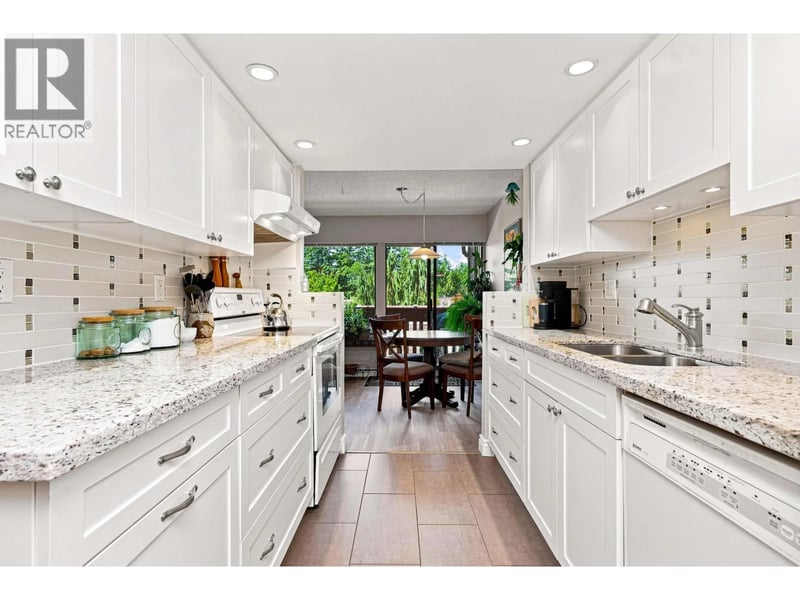 1059 OLD LILLOOET Road, North Vancouver, British Columbia, V7J3H6, North Vancouver, British Columbia — photo 1 of 5