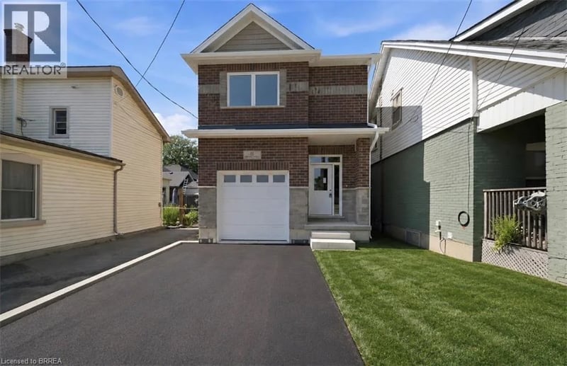 11 ONTARIO Street, Brantford, Ontario, N3S2B7, Brantford, Ontario — photo 1 of 5