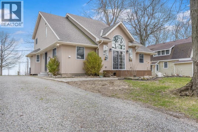 17938 Lakeshore Road, Rondeau Park, Ontario, N0P1X0, Rondeau Park, Ontario — photo 1 of 5