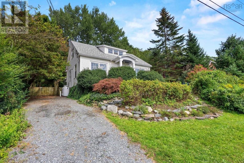 11 Dunolly Street, Dartmouth, Nova Scotia, B2Y2Z6, Dartmouth, Nova Scotia — photo 1 of 5