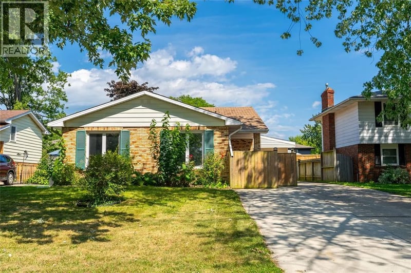 103 HANNA Crescent, Sarnia, Ontario, N7S4H4, Sarnia, Ontario — photo 1 of 5