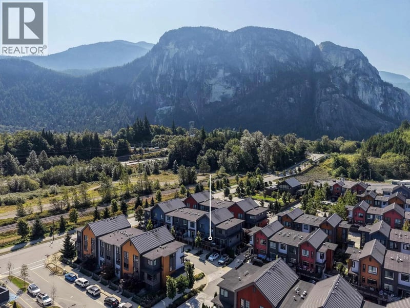 1374 MARINASIDE Place, Squamish, British Columbia, V8B1A8, Squamish, British Columbia — photo 1 of 5