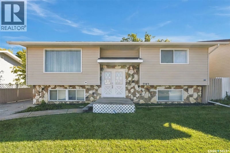 3343 Fairlight DRIVE, Saskatoon, Saskatchewan, S7M4N1, Saskatoon, Saskatchewan — photo 1 of 5