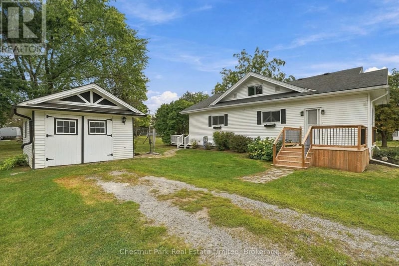 10 Northport Street, Prince Edward County (Sophiasburg Ward), Ontario, K0K2T0, Prince Edward County (Sophiasburg Ward), Ontario — photo 1 of 5