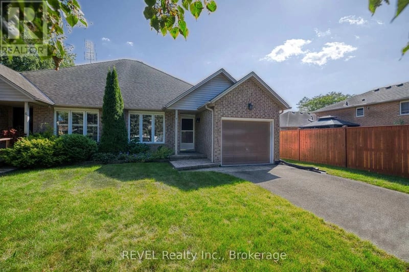 4 Saddler Street, Pelham (Fonthill), Ontario, L3E0N8, Pelham (Fonthill), Ontario — photo 1 of 5